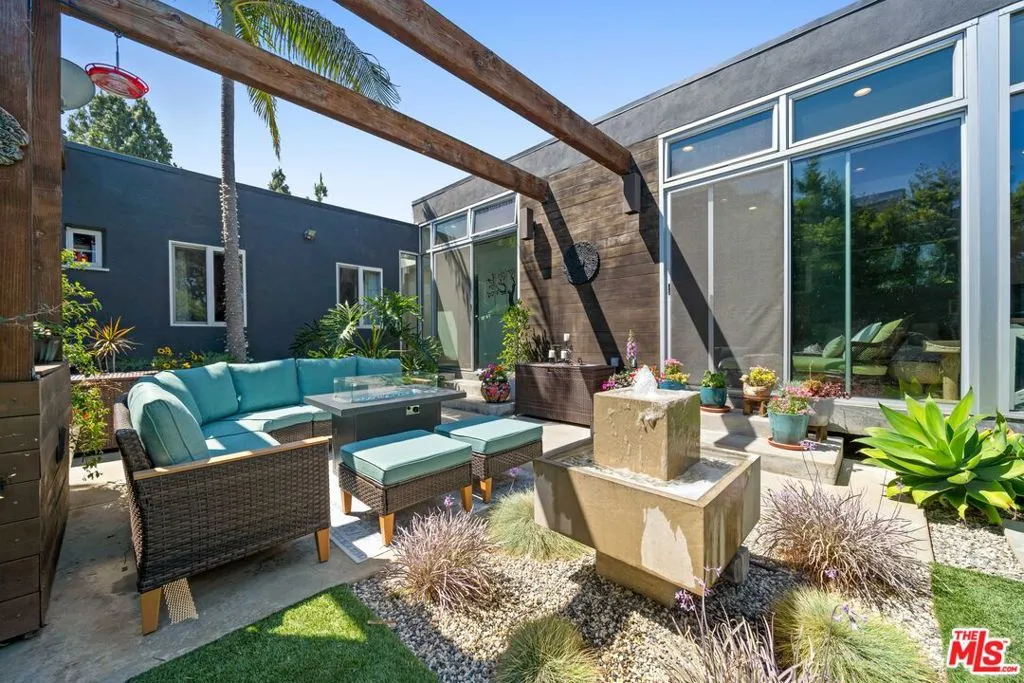 Concrete patio featuring a tie
