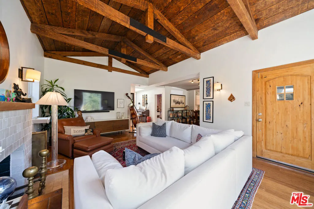 Living area with a wood-beam c