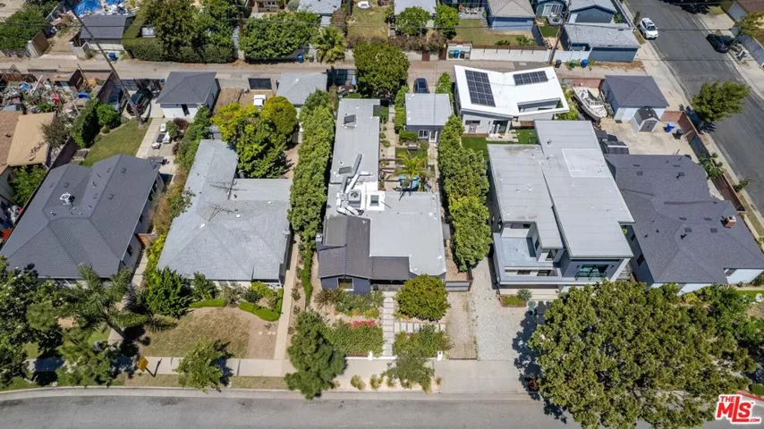 Overhead aerial view showing t