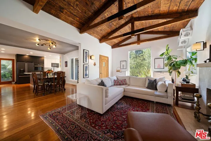 Living area with an open-conce