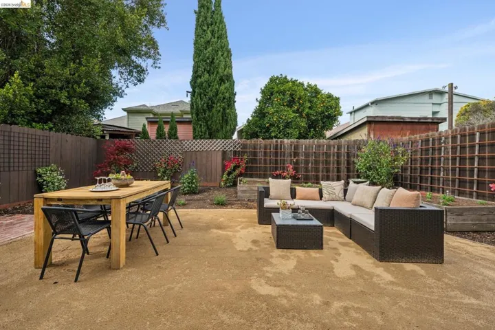 Alfresco dining and backyard parties are a breeze.