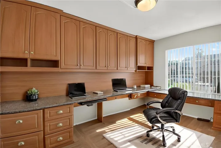 Office Virtually staged
