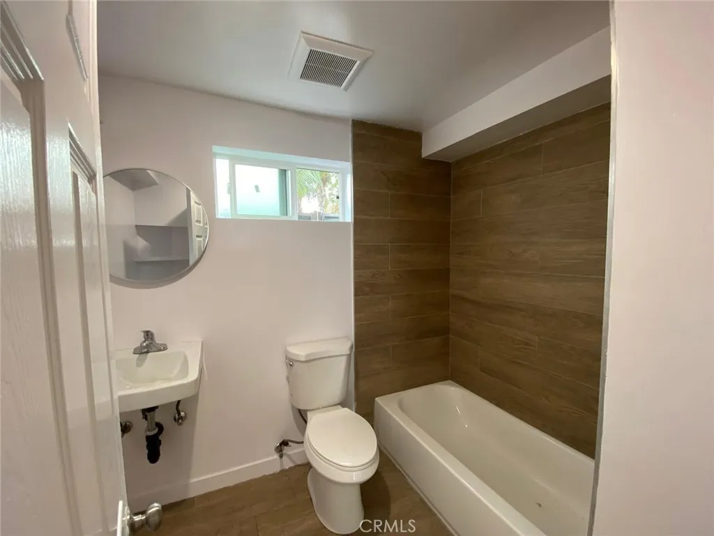 448-Bathroom jpeg