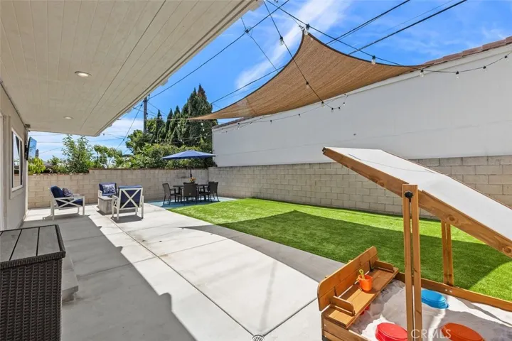 Recessed lighting under the deck is a great touch!