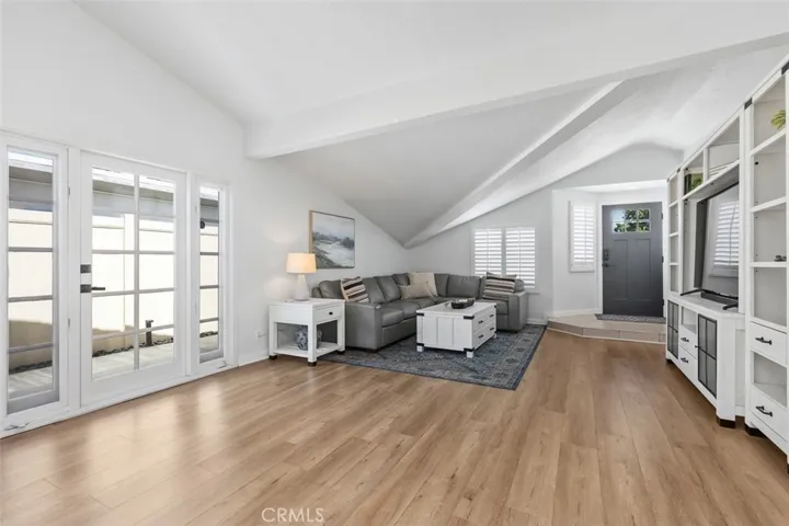 With extra side windows that open, you get ocean breezes w/o opening doors.