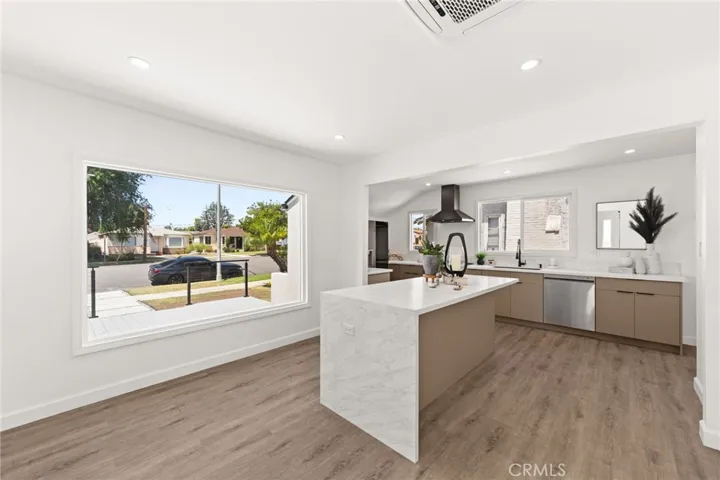 Upgraded living room with bay window with dinning bar