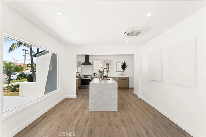 Open Bay Window Kitchen Entrance