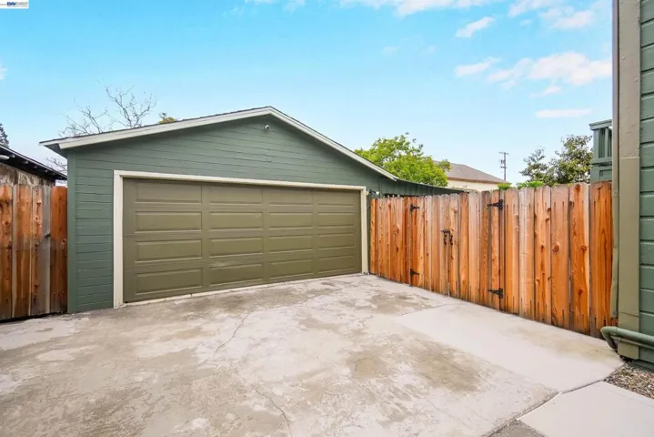 Detached Garage