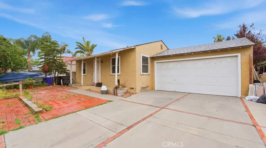 Garage and Extra Parking