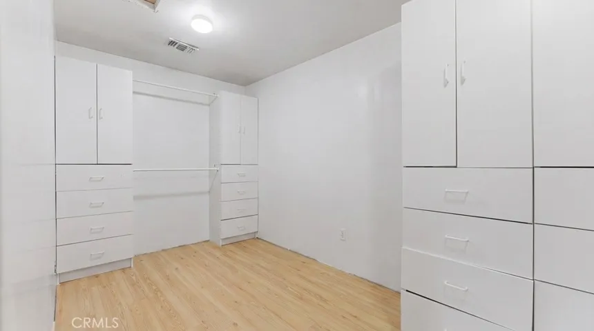 Walking Closet-Master Bedroom