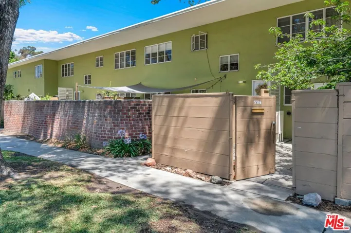 5516 Village Green, Los Angeles, California 90016