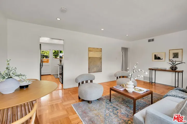 5516 Village Green, Los Angeles, California 90016