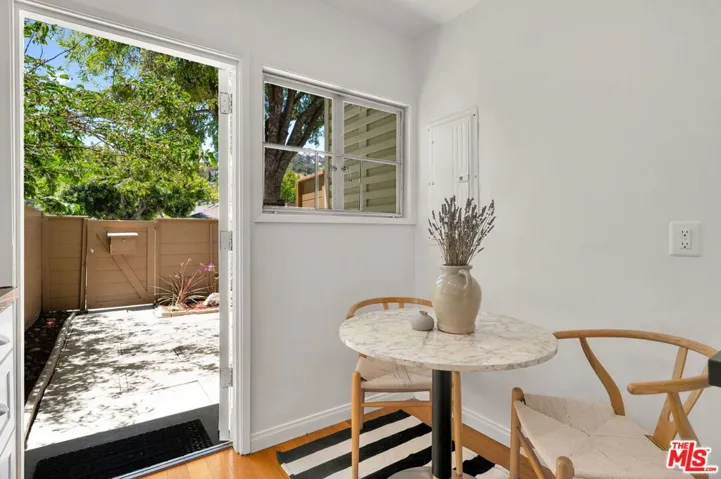 5516 Village Green, Los Angeles, California 90016