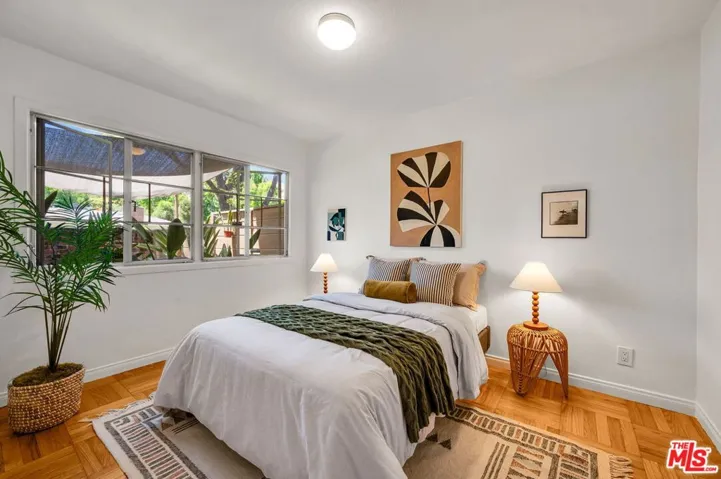 5516 Village Green, Los Angeles, California 90016