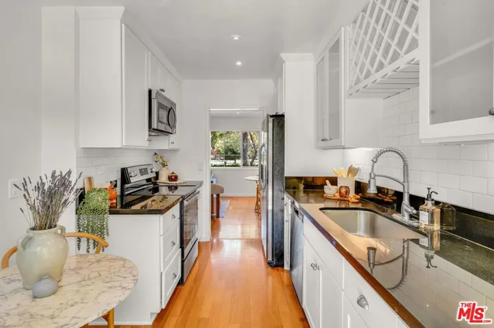 5516 Village Green, Los Angeles, California 90016