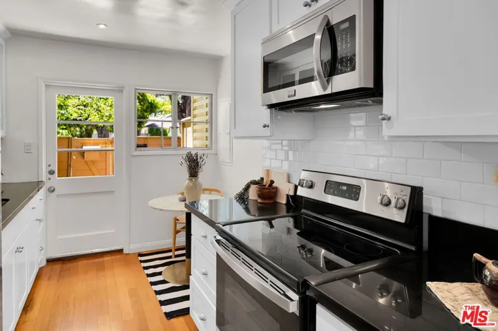 5516 Village Green, Los Angeles, California 90016
