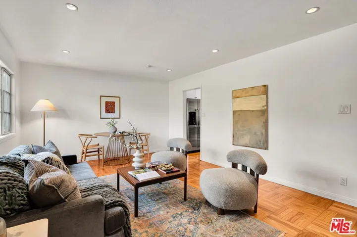 5516 Village Green, Los Angeles, California 90016