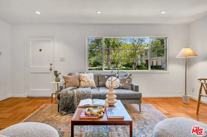5516 Village Green, Los Angeles, California 90016