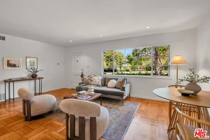 5516 Village Green, Los Angeles, California 90016