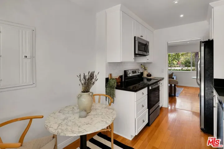 5516 Village Green, Los Angeles, California 90016