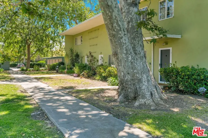 5516 Village Green, Los Angeles, California 90016