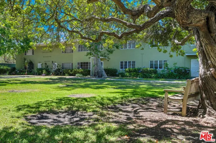 5516 Village Green, Los Angeles, California 90016