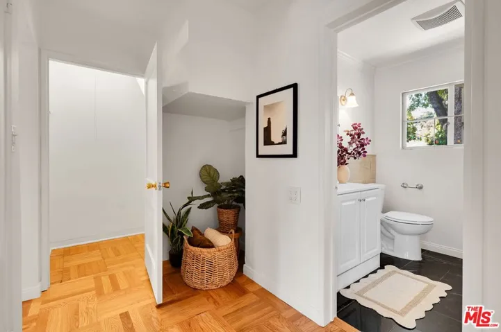 5516 Village Green, Los Angeles, California 90016