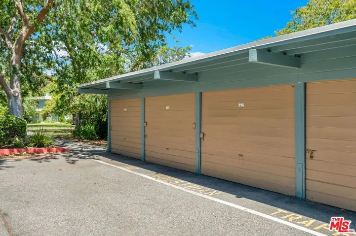 5516 Village Green, Los Angeles, California 90016