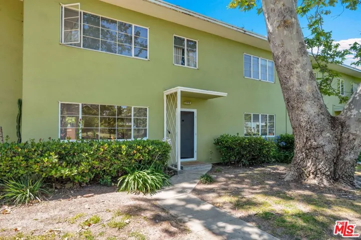 5516 Village Green, Los Angeles, California 90016