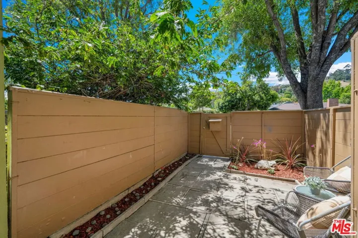 5516 Village Green, Los Angeles, California 90016