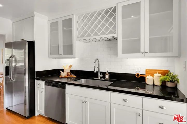 5516 Village Green, Los Angeles, California 90016