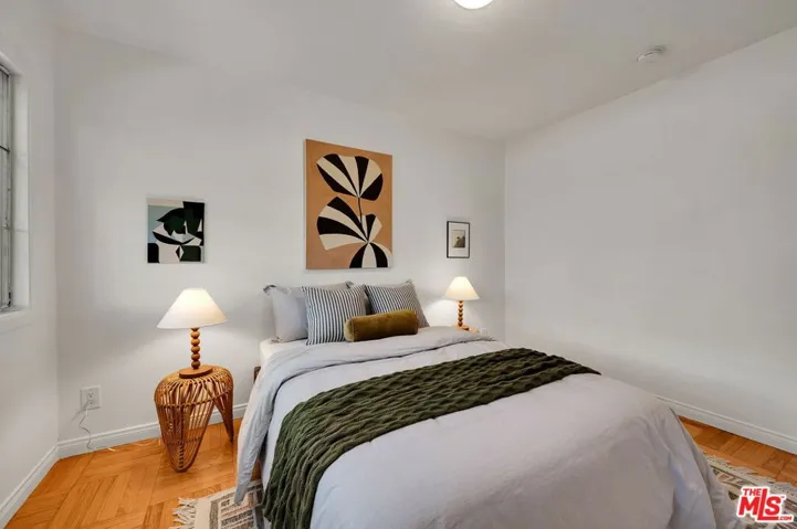 5516 Village Green, Los Angeles, California 90016