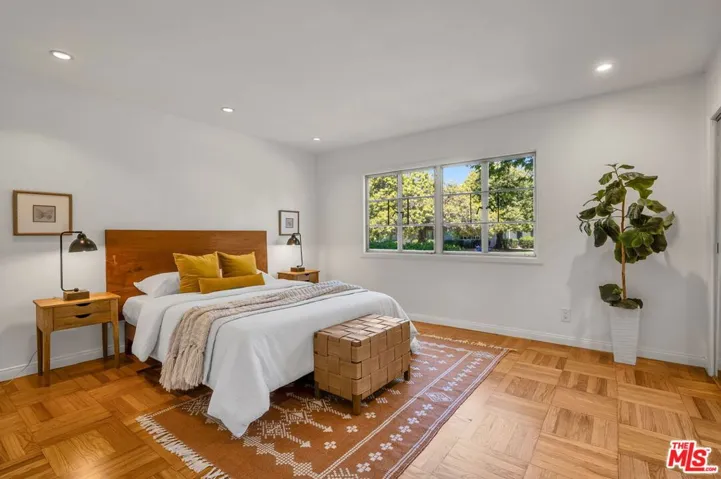 5516 Village Green, Los Angeles, California 90016