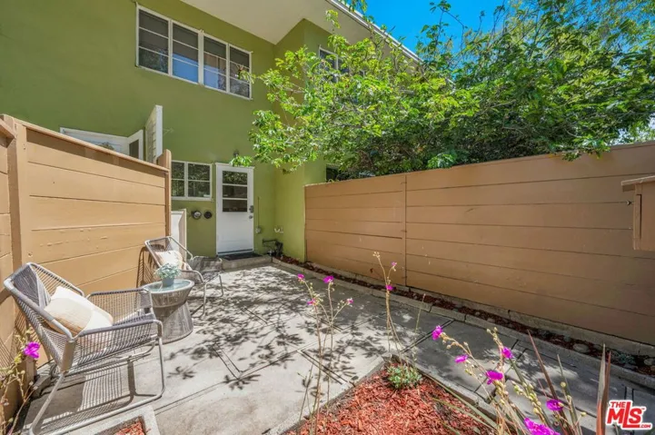 5516 Village Green, Los Angeles, California 90016