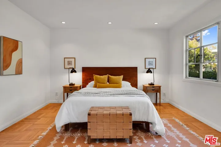 5516 Village Green, Los Angeles, California 90016
