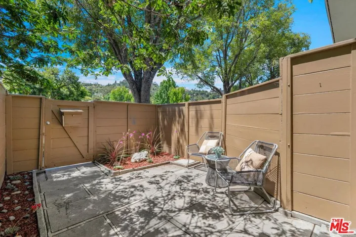 5516 Village Green, Los Angeles, California 90016