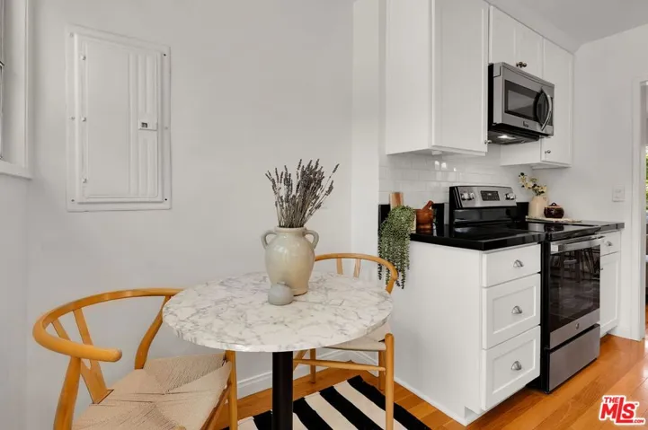 5516 Village Green, Los Angeles, California 90016