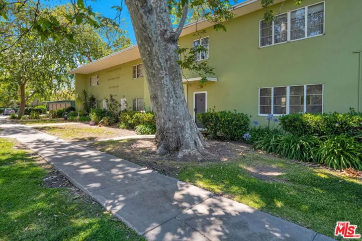 5516 Village Green, Los Angeles, California 90016