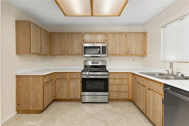 5024 Meadow Way, Banning, California 92220