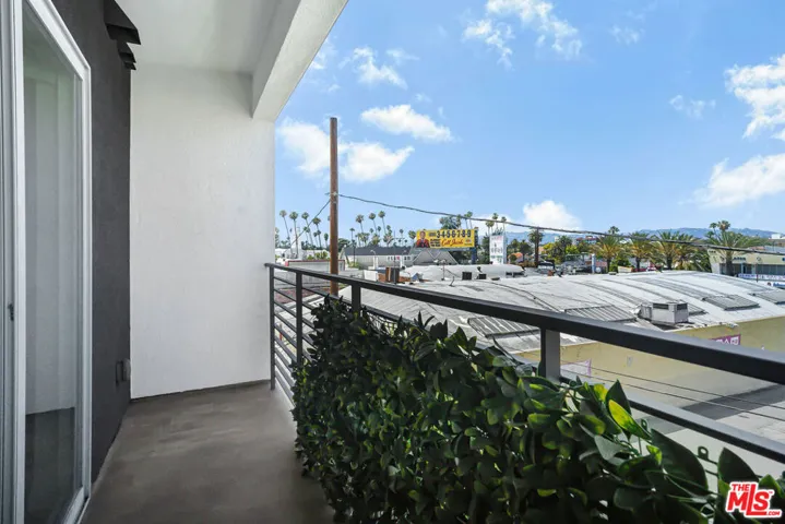 3061 W 12th Place 308, Los Angeles, California 90006