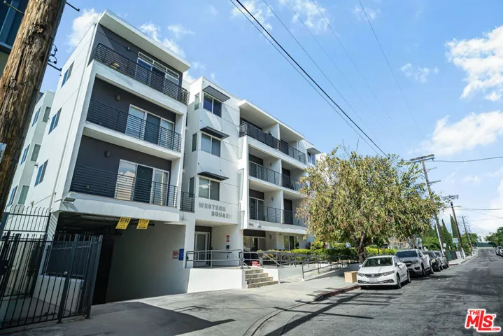 3061 W 12th Place 308, Los Angeles, California 90006