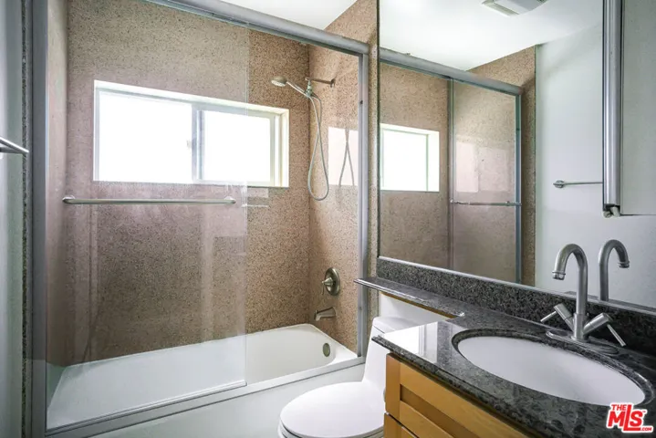 3061 W 12th Place 308, Los Angeles, California 90006