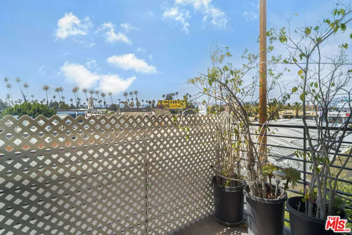 3061 W 12th Place 308, Los Angeles, California 90006