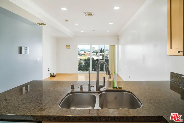 3061 W 12th Place 308, Los Angeles, California 90006
