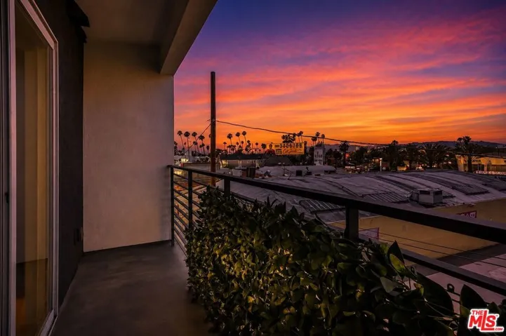 3061 W 12th Place 308, Los Angeles, California 90006