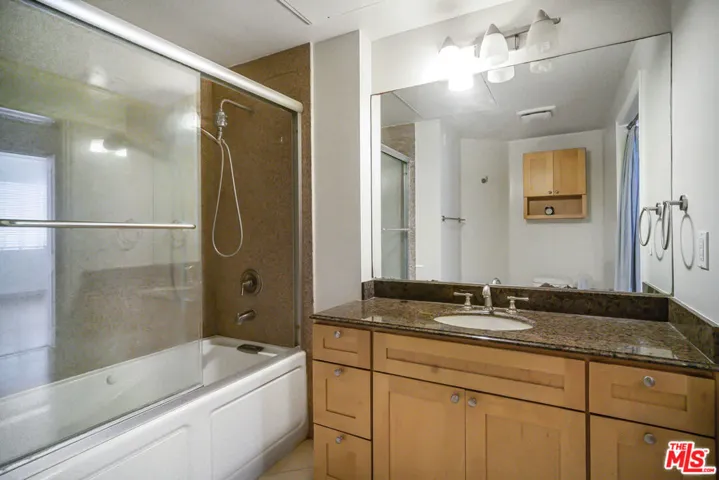 3061 W 12th Place 308, Los Angeles, California 90006