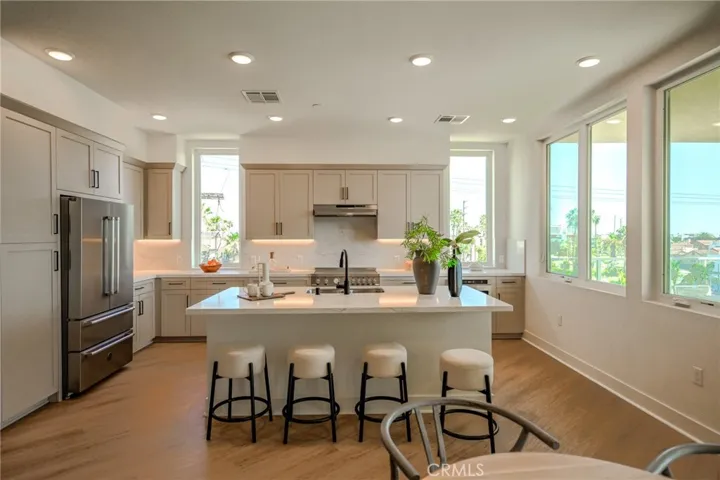 414 Main 400, Huntington Beach, California 92648