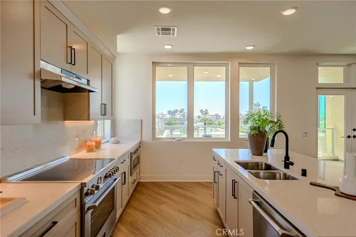 414 Main 400, Huntington Beach, California 92648