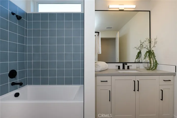 414 Main 400, Huntington Beach, California 92648