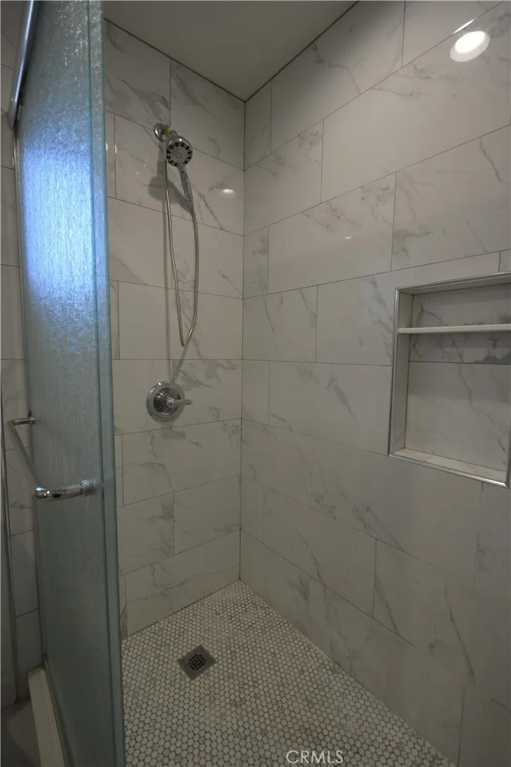 Specious walk-in shower with tiled floors and walls Specious walk-in shower with tiled floors and walls